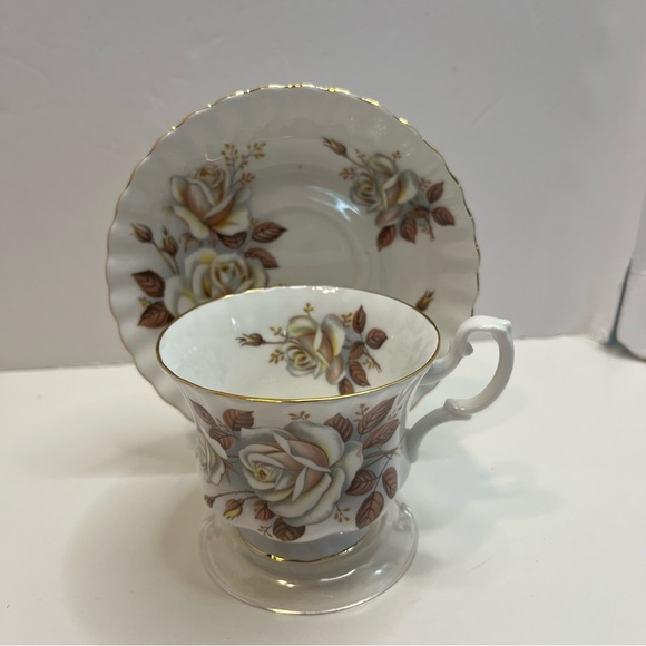 ROYAL ALBERT Floral footed tea cup and saucer bone china England - Picture 2 of 10